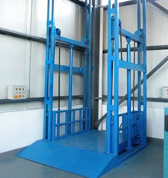 Read more about the article Middleman or Manufacturer: Who Should I Buy a Hydraulic Goods Lift From?