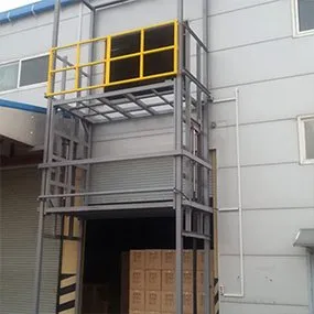 Four post cargo lift - MORN LIFT cargo lift with four post project - MORN LIFT